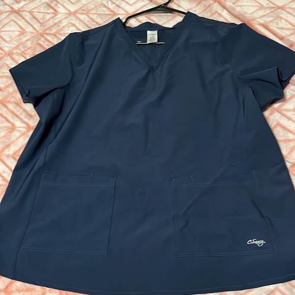 Scrub Top - Picture 3 of 4